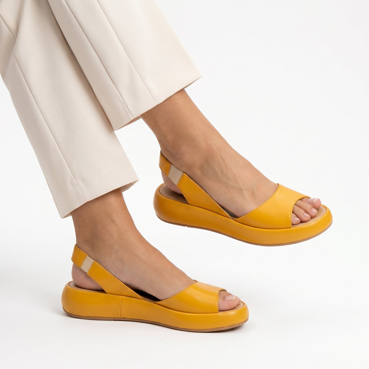 Cláudia - Anatomical Sole Flat Sandals